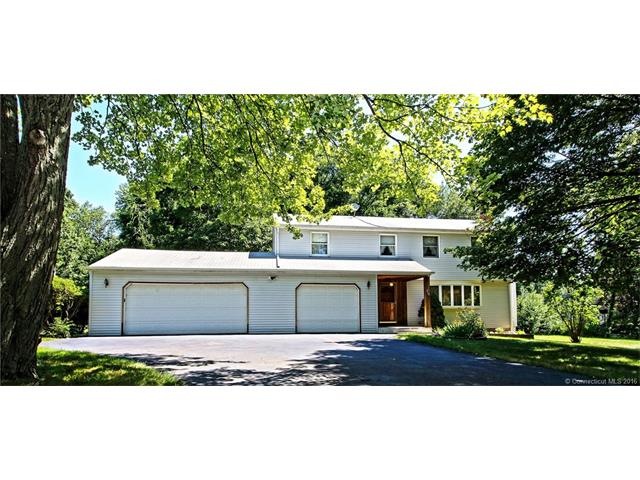 Location@!  4 Bedroom, 2.5 bath center hall coloni