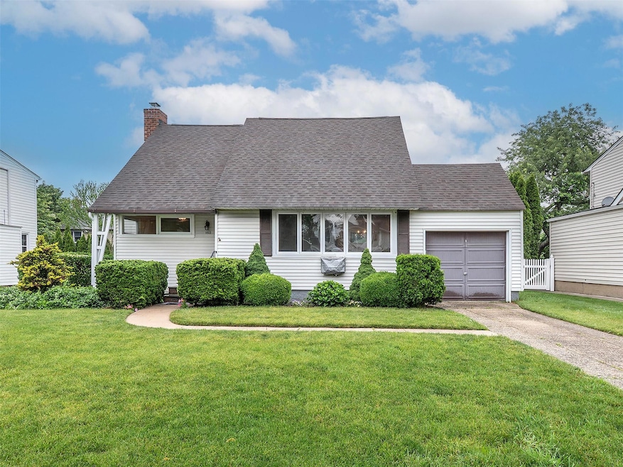 Sold $930,000 • Co-Listing Agent