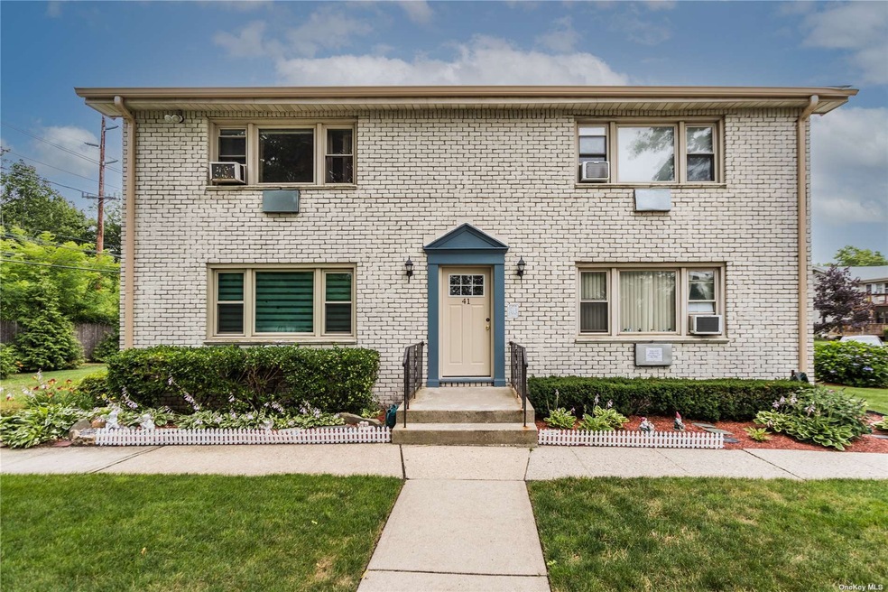 41 Arch Ln unit 2B, Islip, NY 11751 - photo 1