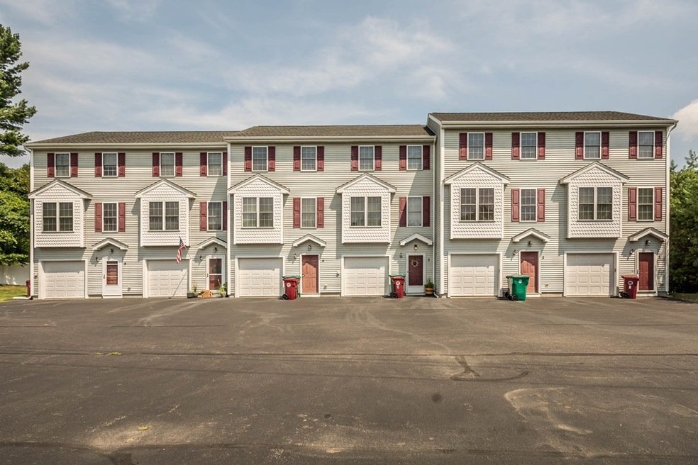 933 Varnum Ave unit 2, Lowell, MA 01854 - photo 1