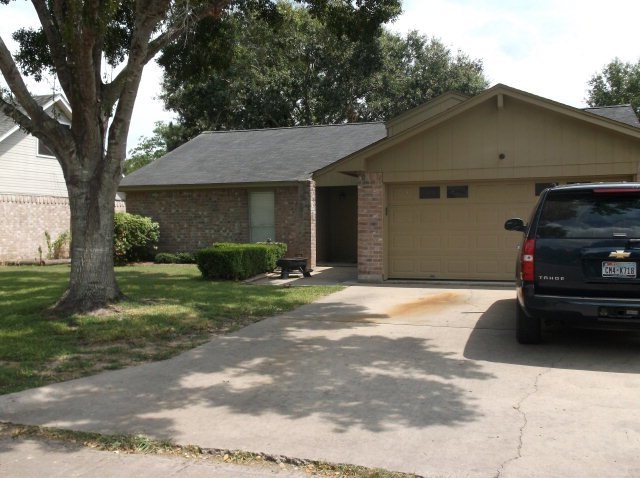 2802 La Mesa St, Bay City, TX 77414 - photo 1
