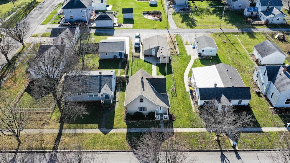 813 E 9th St, Auburn, IN 46706 - photo 1