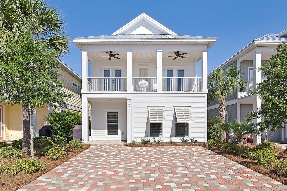 Nearly new beach cottage!