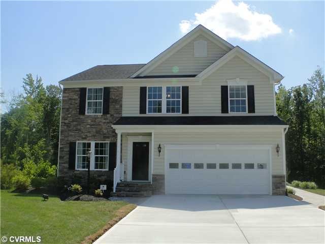 Exterior Front - Beautiful Upgraded Transisiotnal 