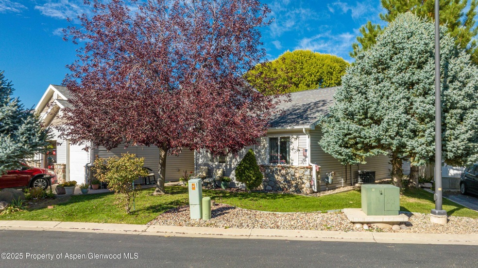 19 Angelica Cir unit B, Parachute, CO 81635 - photo 1