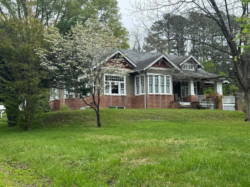 402 S Main St, Lawrenceville, VA 23868 - photo 1