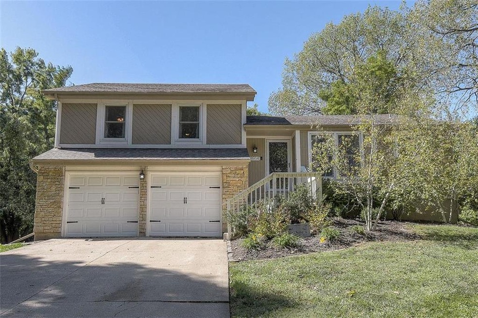 8914 Acuff Ln, Lenexa, KS 66215 - photo 1