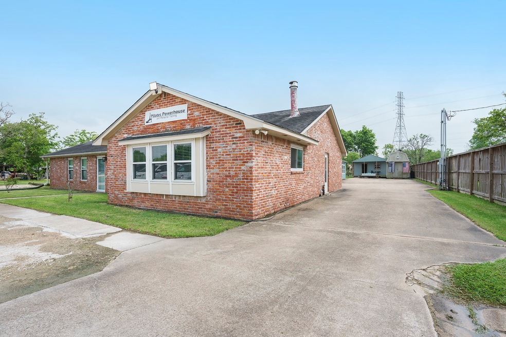 7726 Bailey Rd unit 28, Pearland, TX 77584 - photo 1