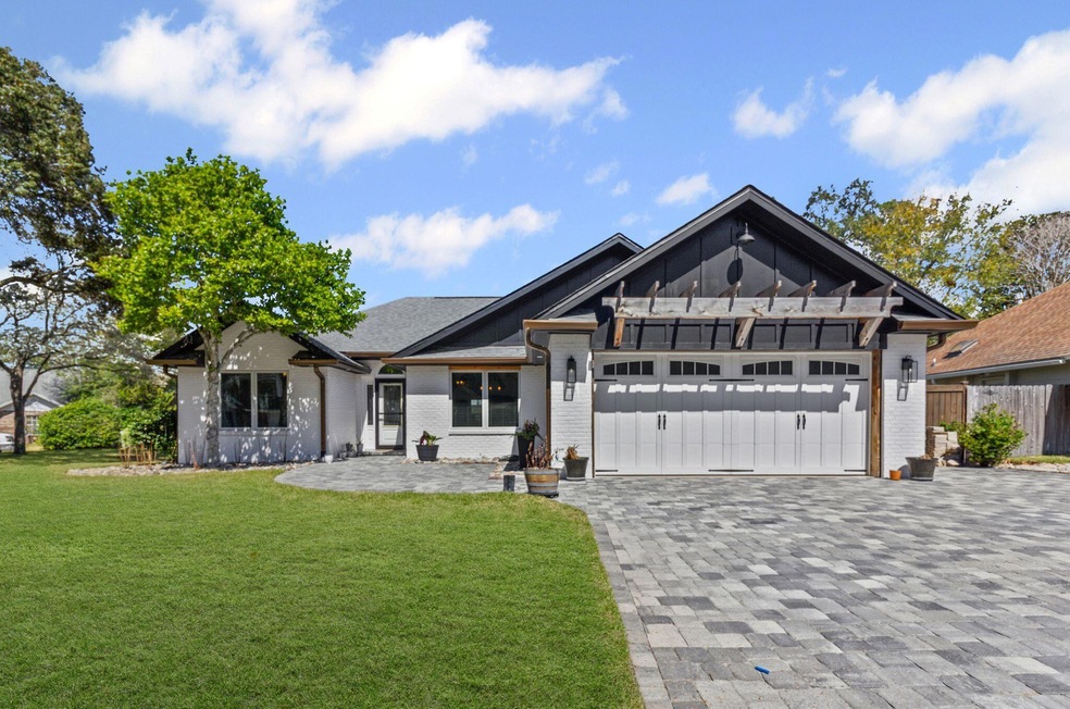 401 Parkwood Place, Niceville, FL 32578 - photo 1