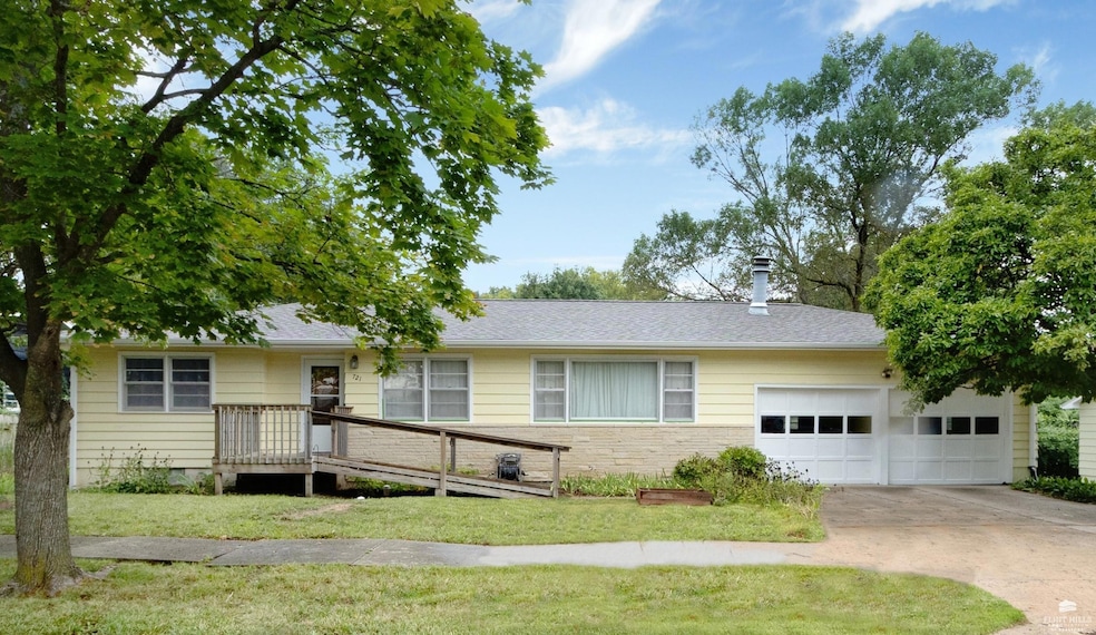 721 Canfield Dr, Manhattan, KS 66502 - photo 1