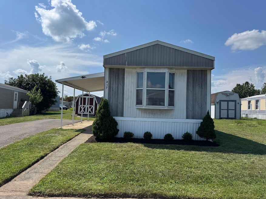 217 Raspberry Cir W, Hebron, OH 43025 - photo 1