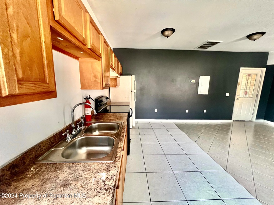 112 E Market St unit 6, Scranton, PA 18509 - photo 1