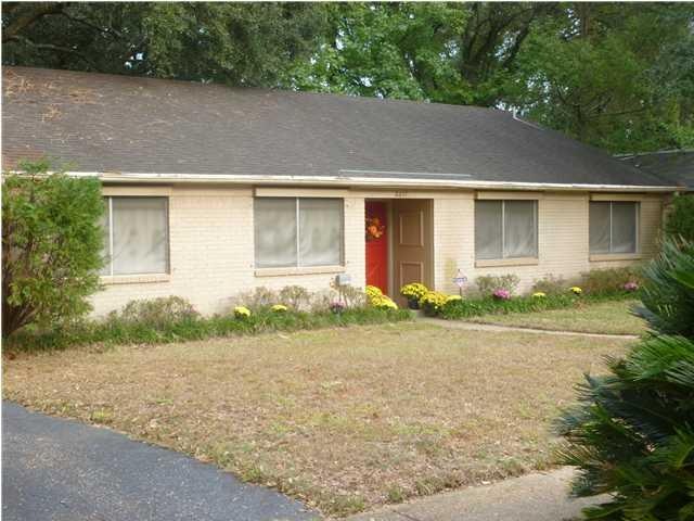 Great location within walking distance of four ele
