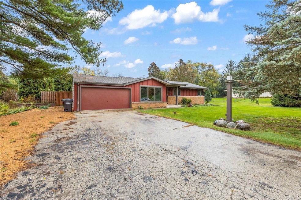 W225N224 Lexington Dr, Waukesha, WI 53186 - photo 1