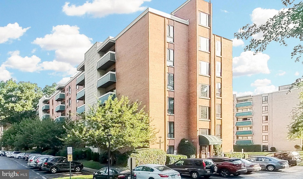 Lafayette Park unit 209, Falls Church, VA 22041 - photo 1