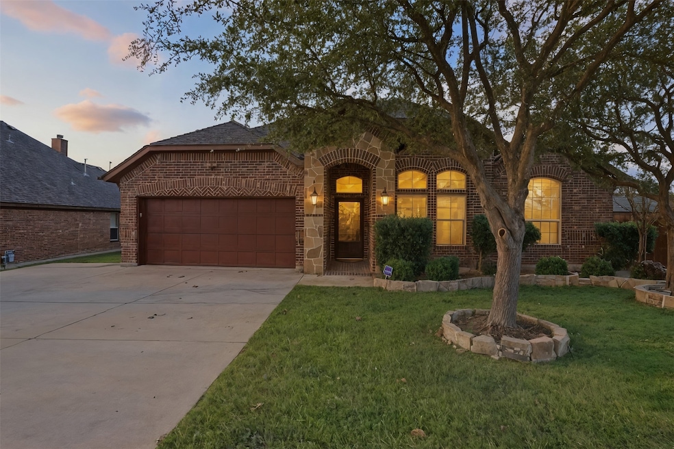 8900 Stone Top Dr, Fort Worth, TX 76179 - photo 1