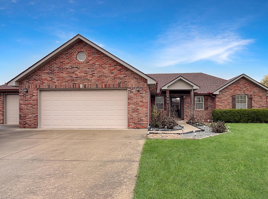 608 Pacer Dr, Ashland, MO 65010 - photo 1