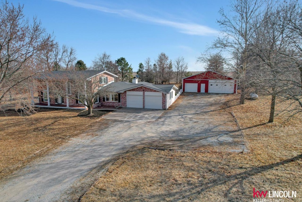 2201 W Foothills Rd, Lincoln, NE 68523