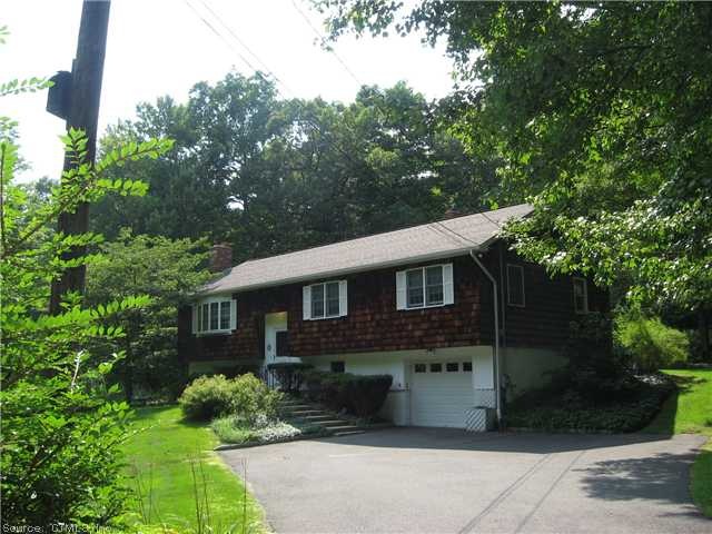 Exterior Front. BEAUTIFUL 8 ROOM RAISED RANCH THAT