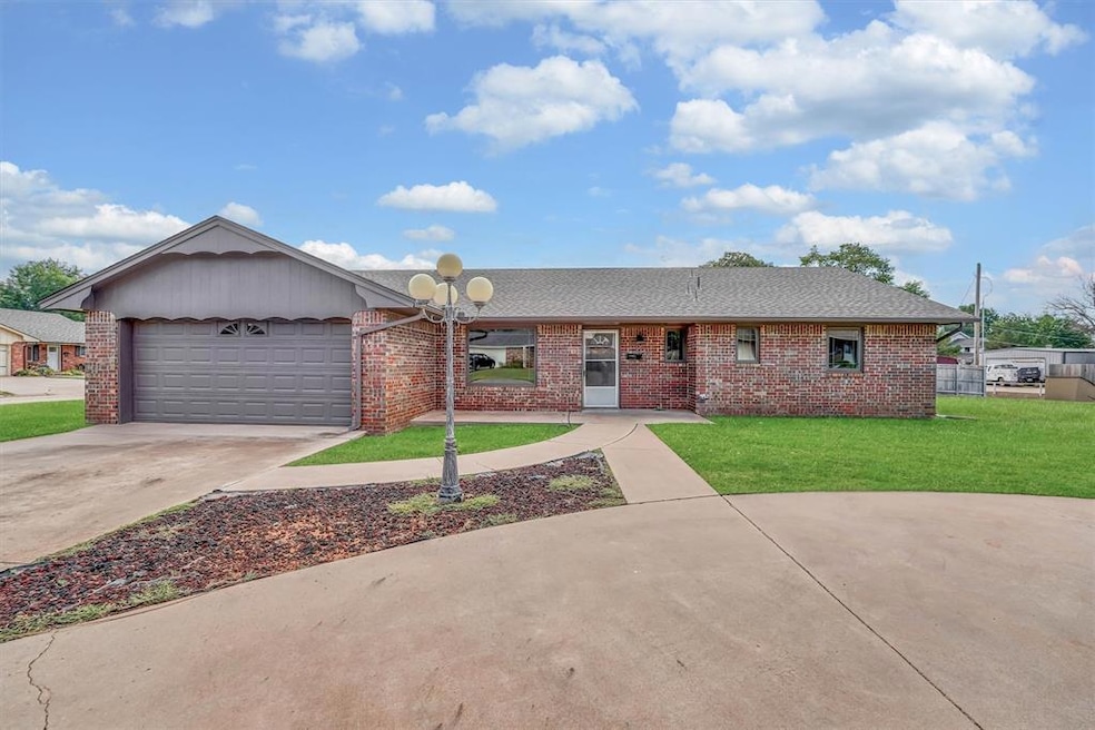 108 Mockingbird Ln, Elk City, OK 73644 - photo 1