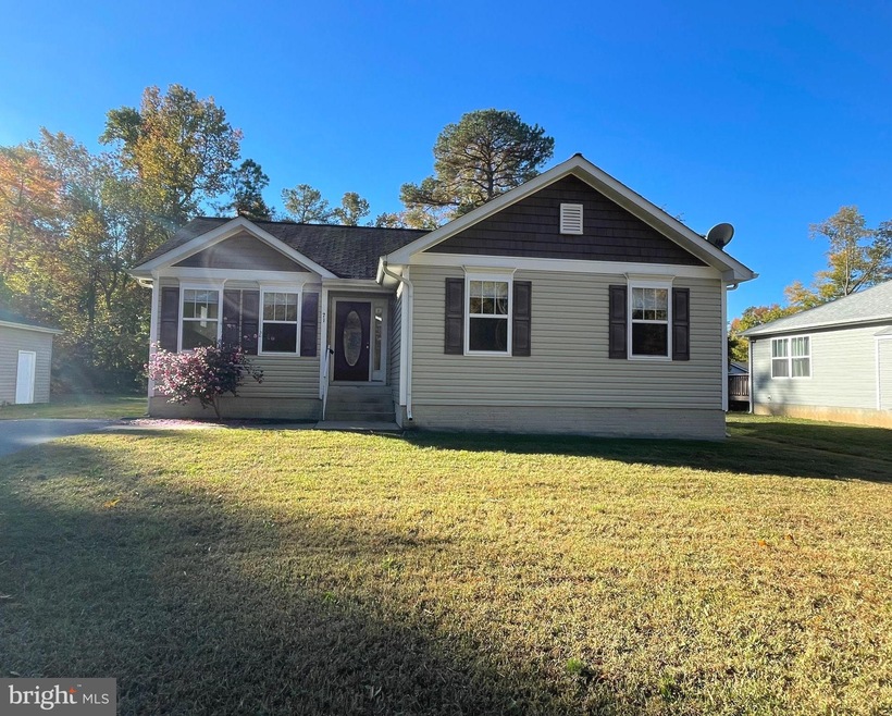 71 Stratford Dr, Colonial Beach, VA 22443 - photo 1