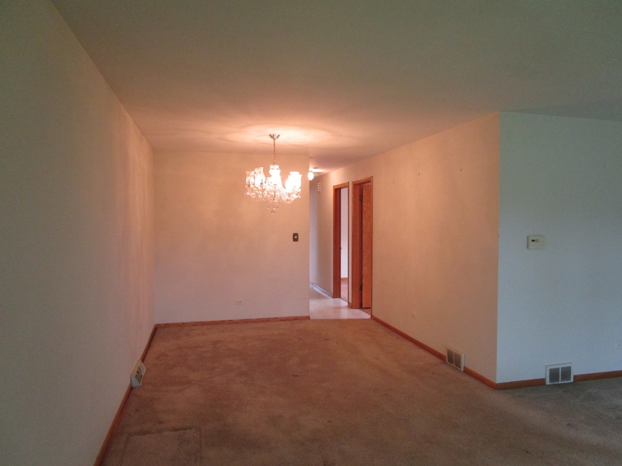 636 W Gladys Ave, Elmhurst, IL 60126 - photo 1