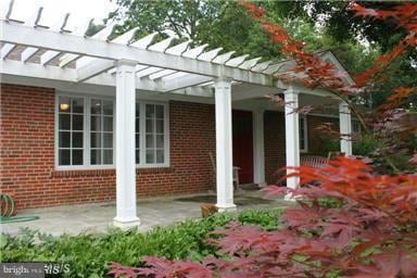 9411 Rosehill Dr, Bethesda, MD 20817 - photo 1