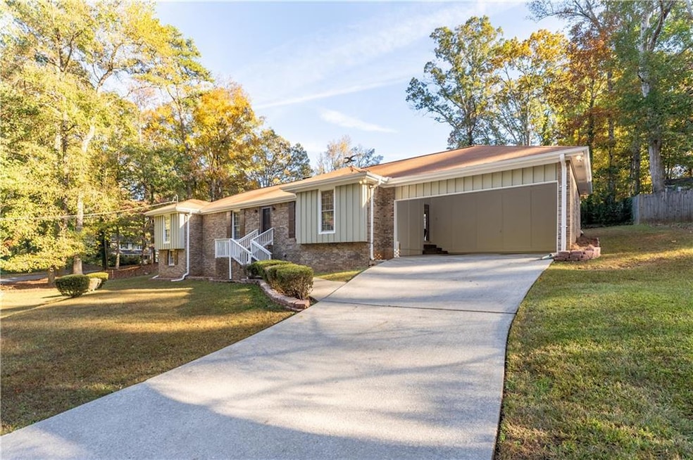 Ranch-style home featuring a front yard