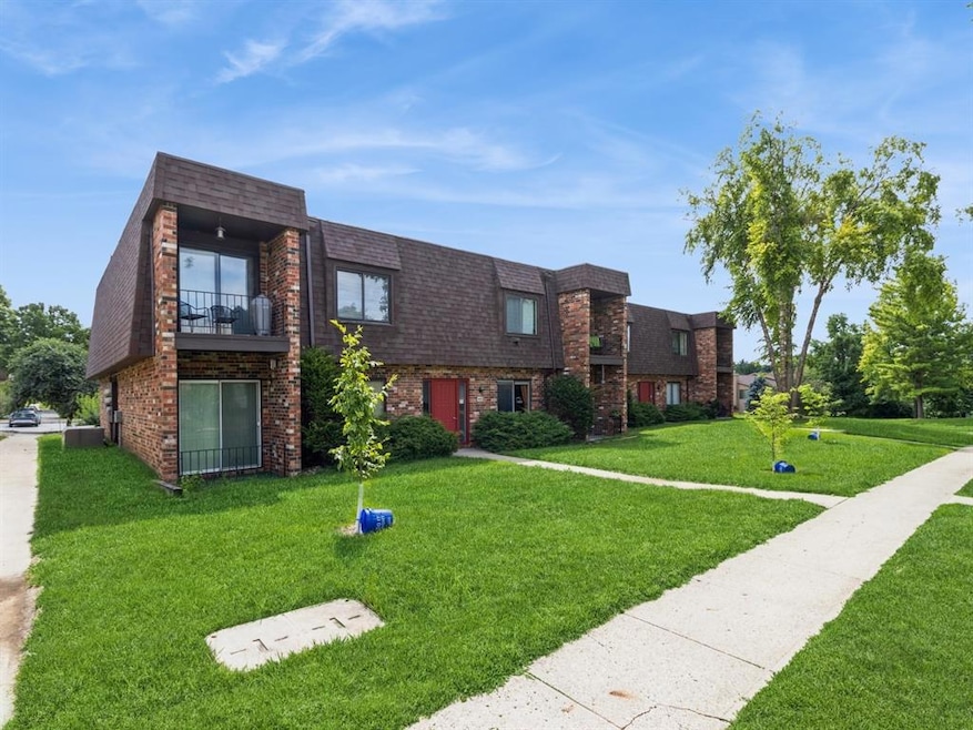 4609 Woodland Ave unit 5, West Des Moines, IA 50266 - photo 1