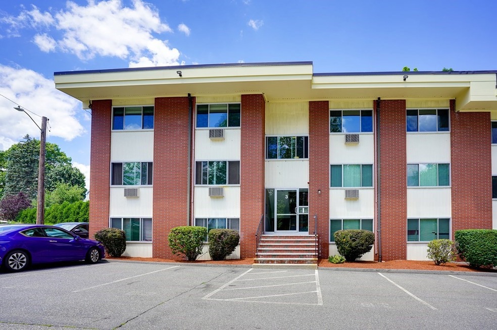 74 Beach St unit 3-9, Woburn, MA 01801 - photo 1