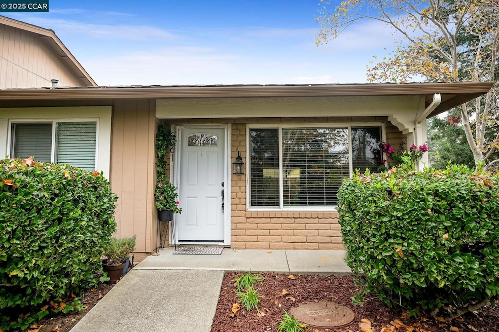 61 Fountainhead Ct, Martinez, CA 94553 - photo 1