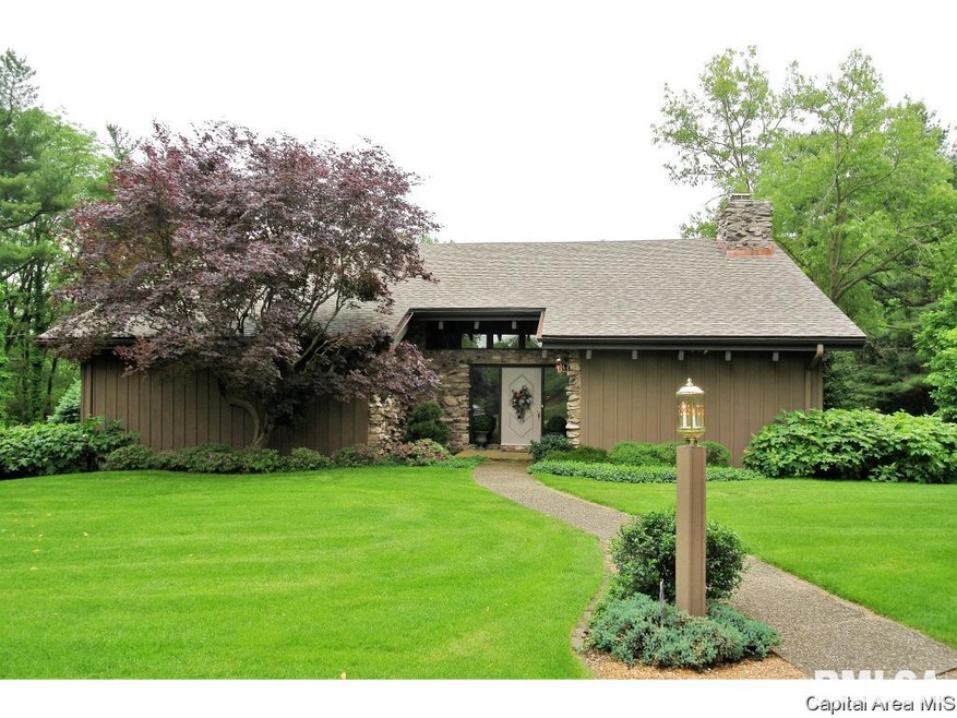 212 Carobeth Dr, Jacksonville, IL 62650 - photo 1