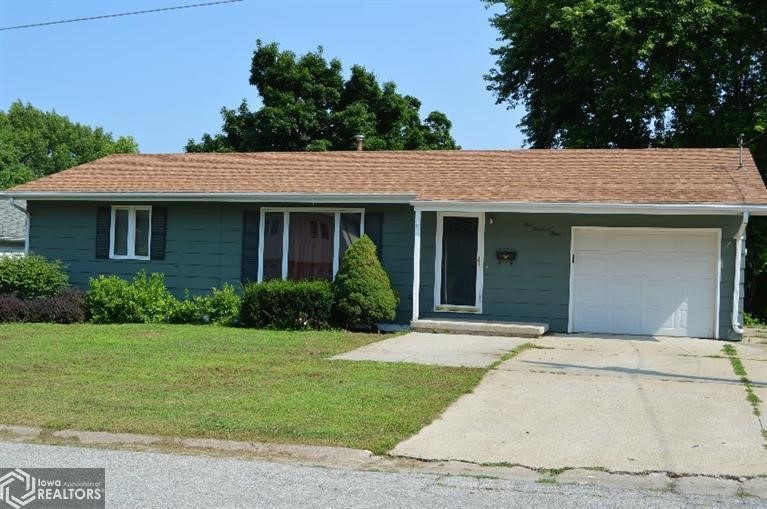 103 Swanson Dr, Shenandoah, IA 51601 - photo 1