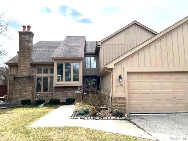 2BR End unit in Popular Neighborhood
