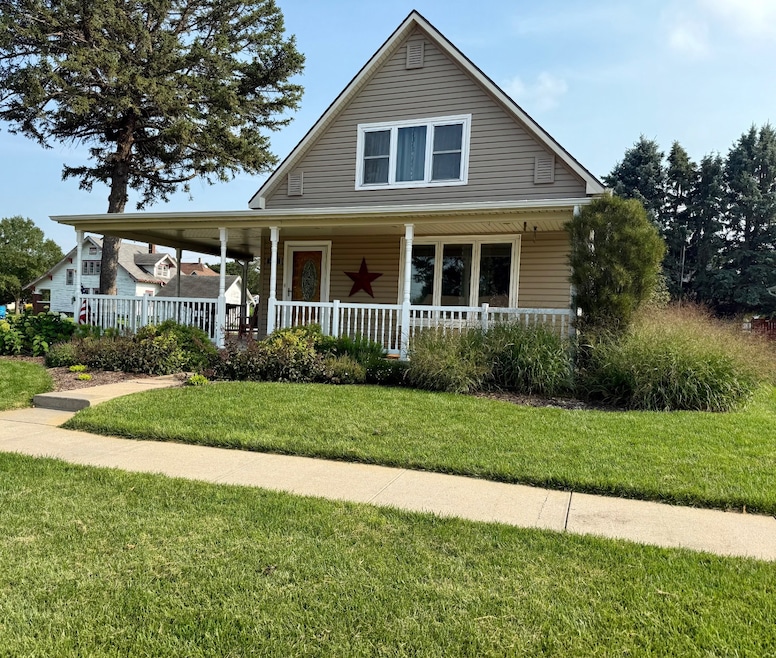 631 W Walnut St, Albion, NE 68620 - photo 1