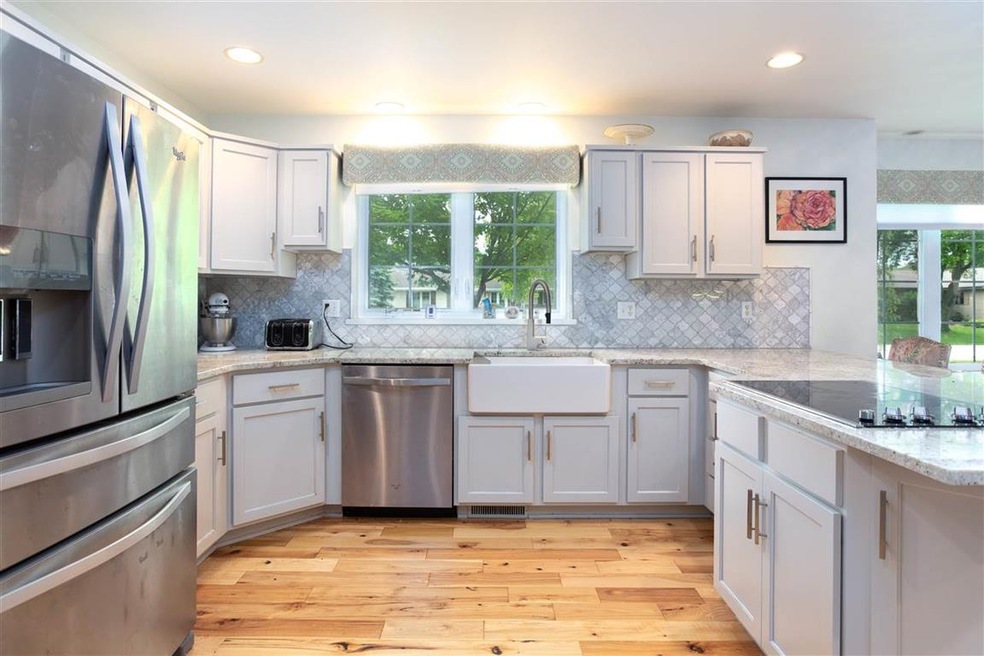 3321 N Shawnee Ln, Appleton, WI 54914 - photo 1