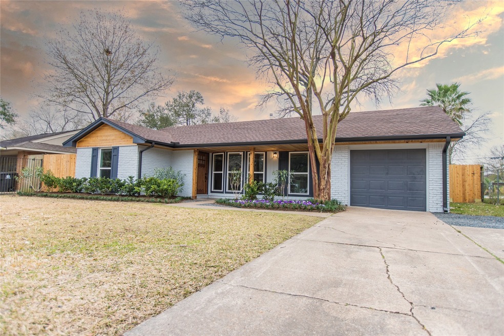 5417 Nina Lee Ln, Houston, TX 77092 - photo 1