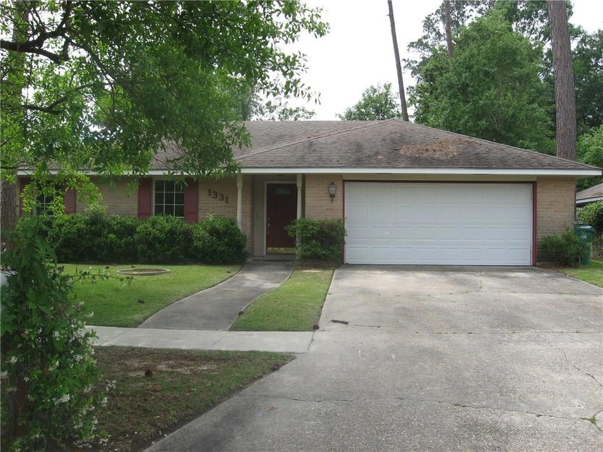 Front view with beautiful curb appeal.