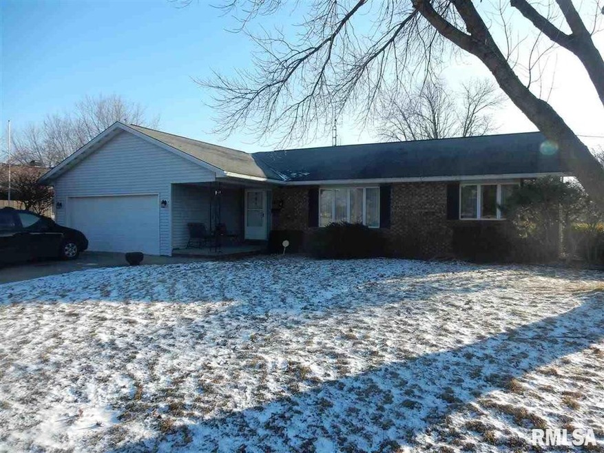 510 Maywood Dr, Lincoln, IL 62656 - photo 1