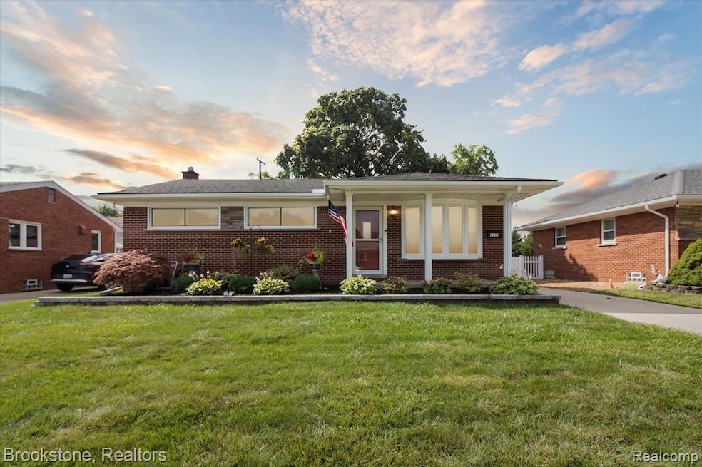 3693 Steiner St, Trenton, MI 48183 - photo 1