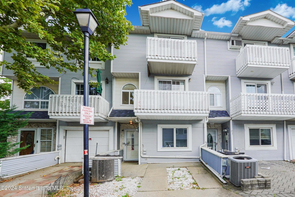 69 Country Dr E unit 54, Staten Island, NY 10314 - photo 1