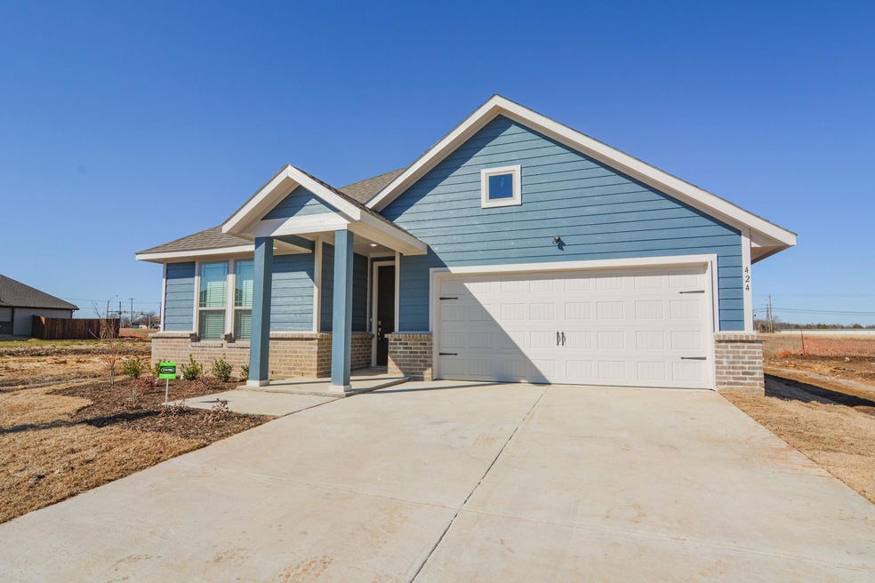 424 Rose Ave, Cleburne, TX 76033 - photo 1