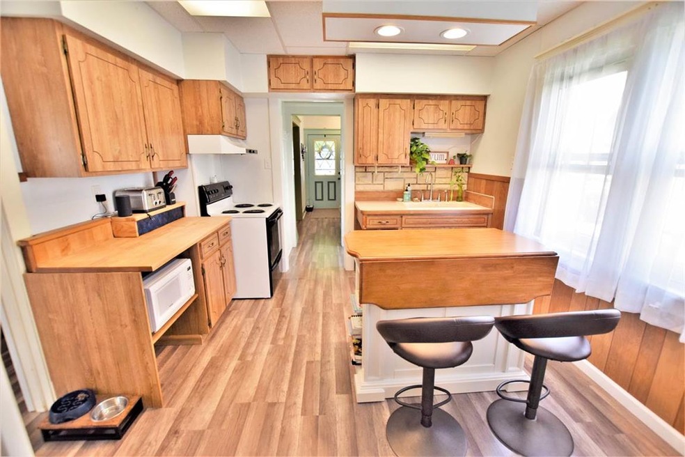 927 N 10th St, Manitowoc, WI 54220 - photo 1