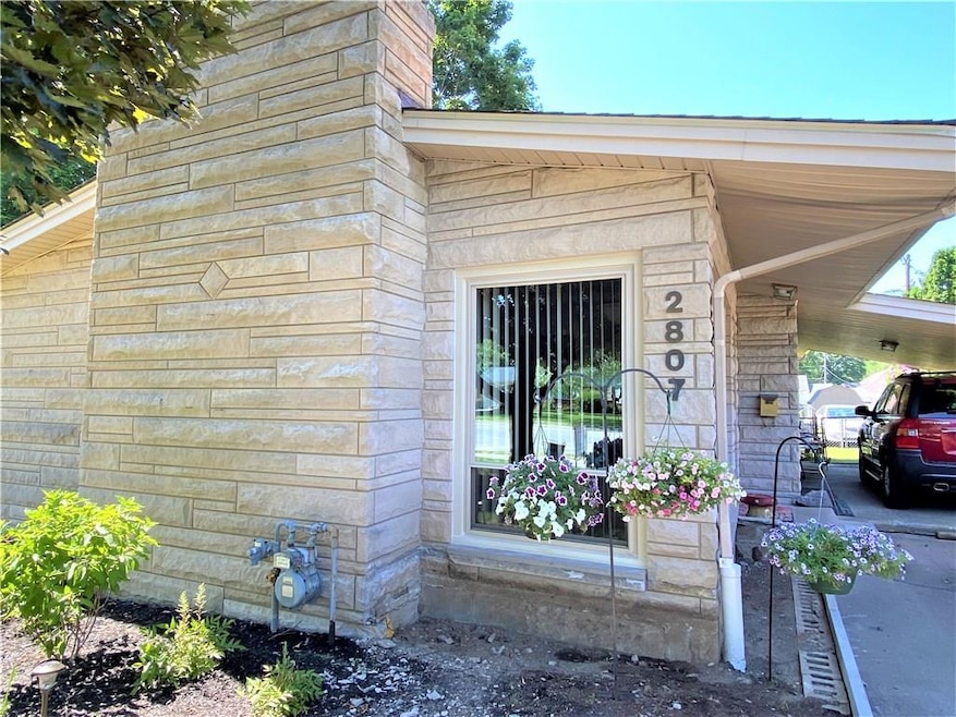 2807 17th St, Columbus, IN 47201 - photo 1