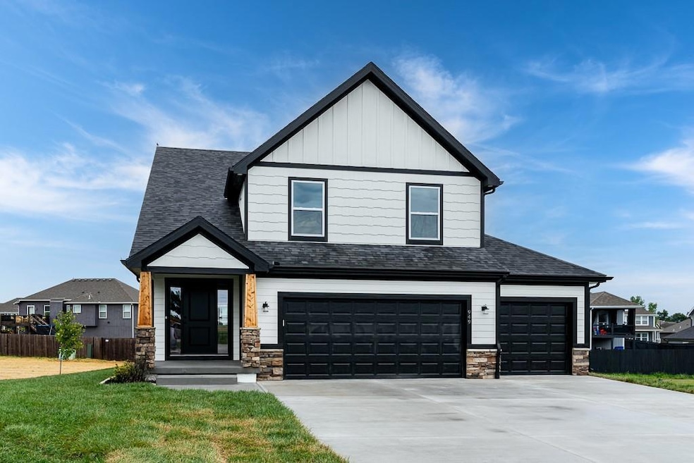 1013 2nd St, Perry, KS 66073 - photo 1