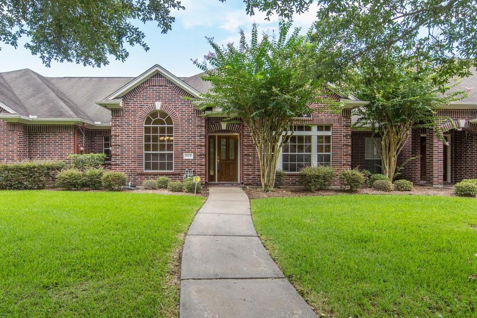 202 Clearview Ave unit B, Friendswood, TX 77546 - photo 1