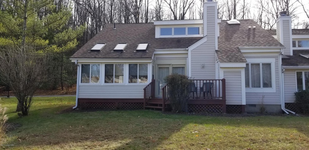 111 Duck Hollow Cir, Stroudsburg, PA 18360 - photo 1