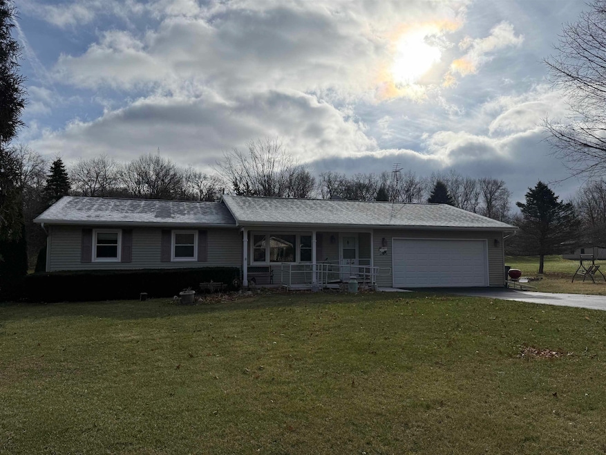 W7677 Stacey Ln, Whitewater, WI 53190 - photo 1