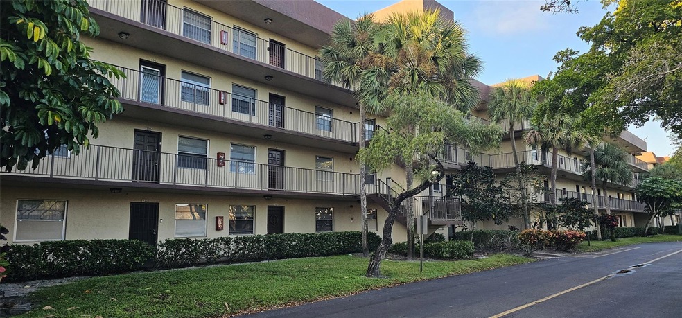 3321 NW 47th Terrace unit 125, Lauderdale Lakes, FL 33319 - photo 1