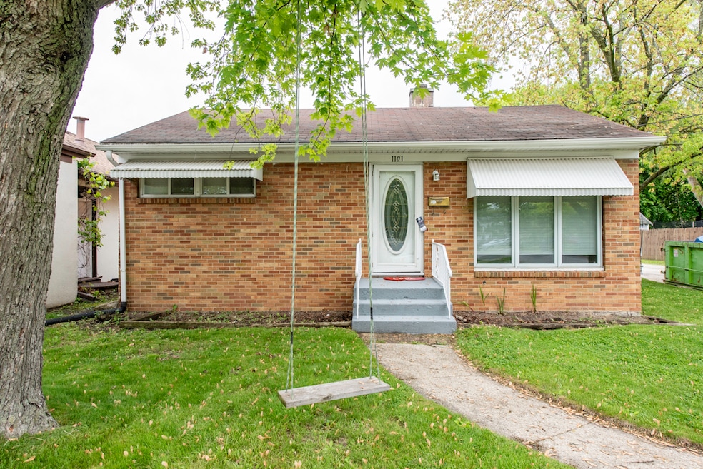 1101 Pine St, Waukegan, IL 60085 - photo 1